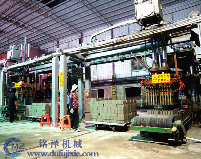 全自動(dòng)免燒壓磚機(jī)生產(chǎn)線